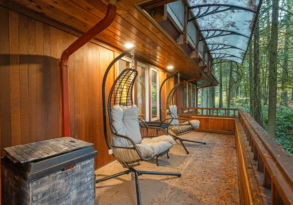 Enjoy the quiet surroundings and lush greenery of the property.