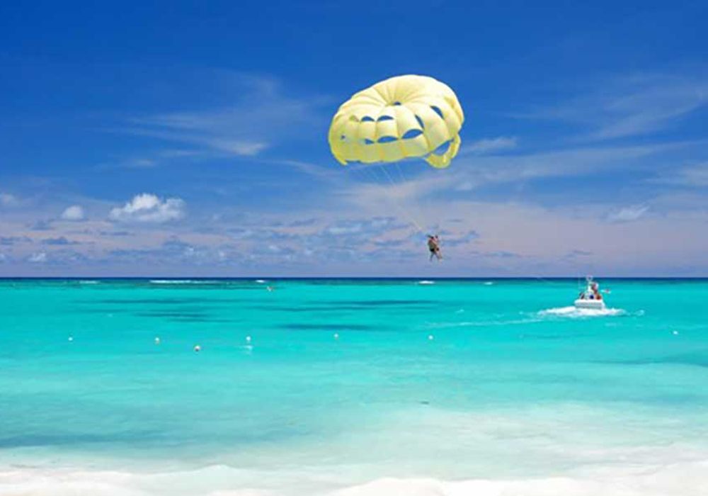 parasailing in Turks and Caicos