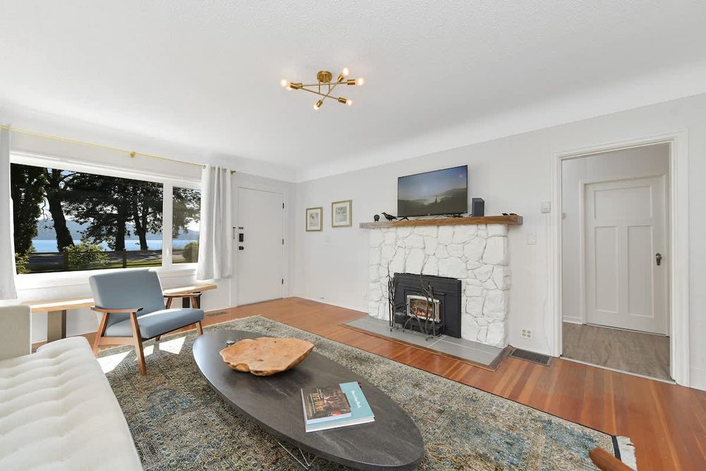 The Bayside Cottage Oceanview Vacation Home