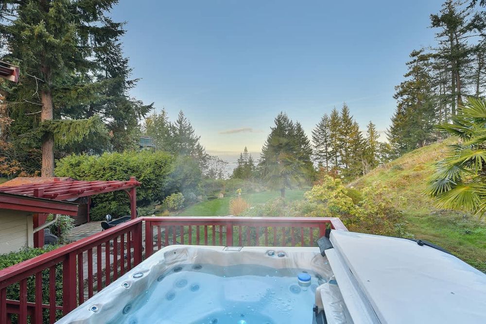 Dolphin House Oceanview Family Getaway