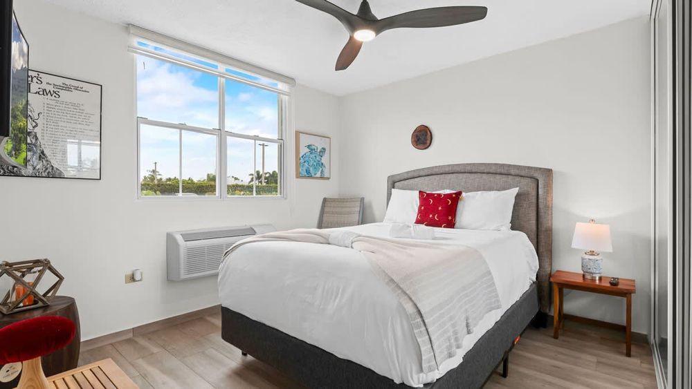 e263e2b2 f39c 49 EiZ3q homerunner