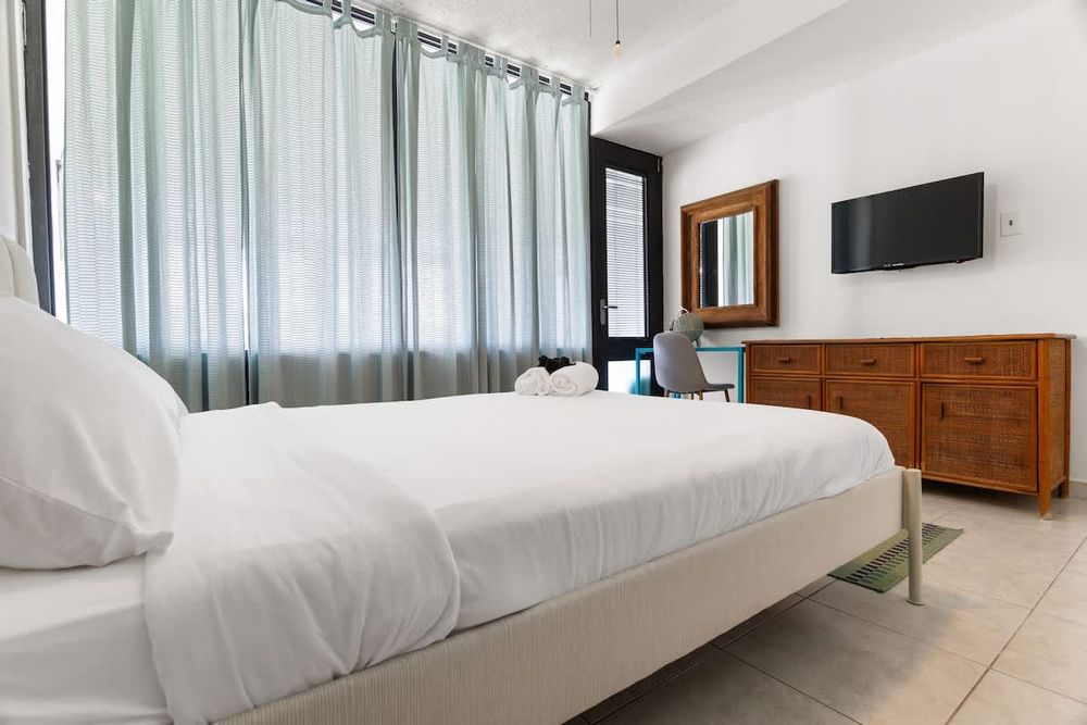 94c06b66 0261 41 iQ5Rm homerunner