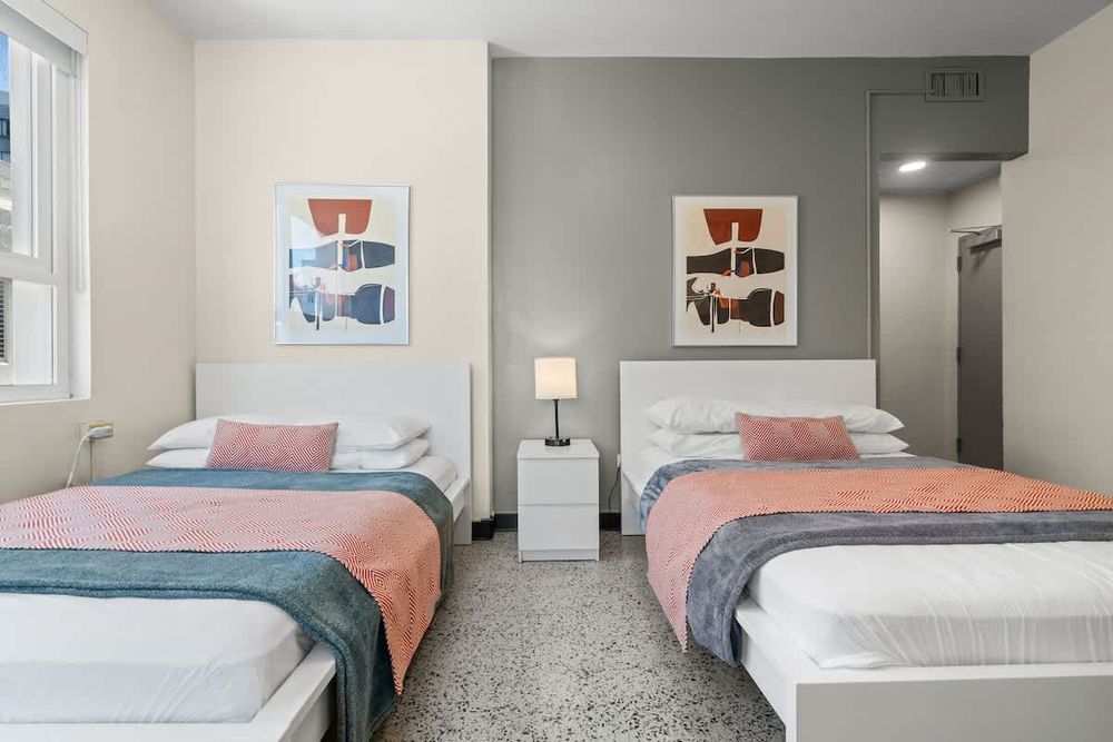 9a43c80f 910f 49 APvVW homerunner