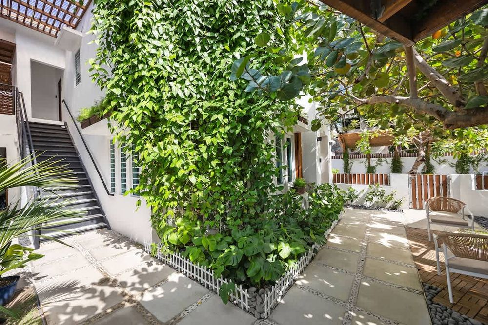 de9de8fa c9fc 4d IE1CN homerunner