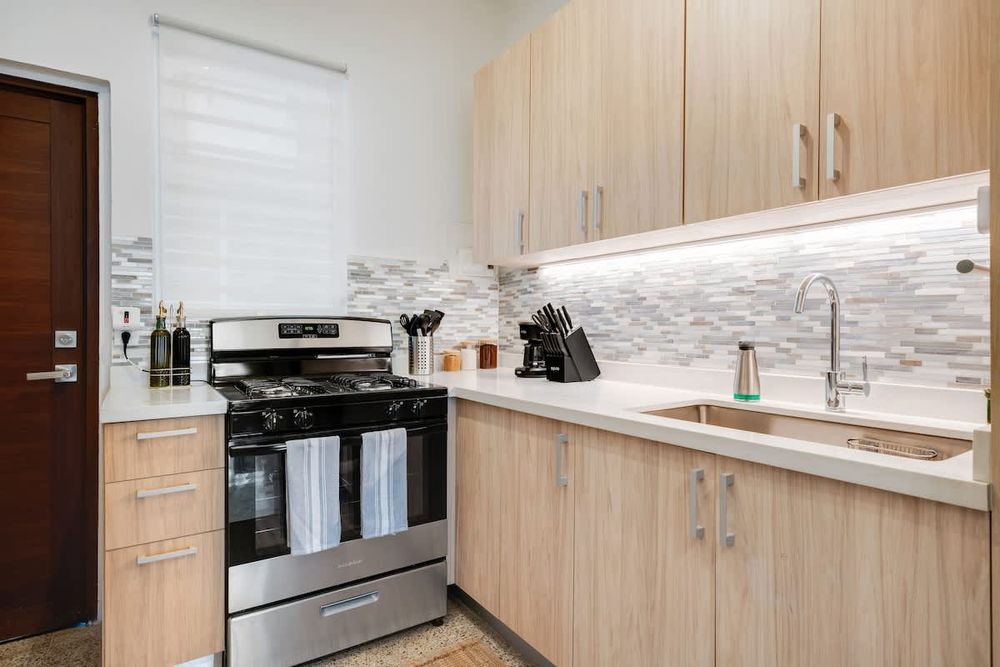 8d0a06e7 9225 4e ThK1y homerunner