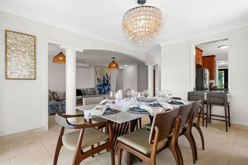 84cad532 41ab 4b URq Y homerunner