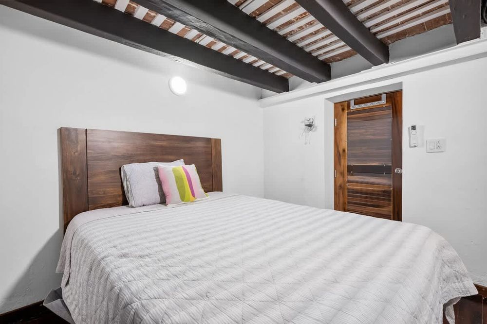 087e2486 d4b3 4c 8mOqg homerunner