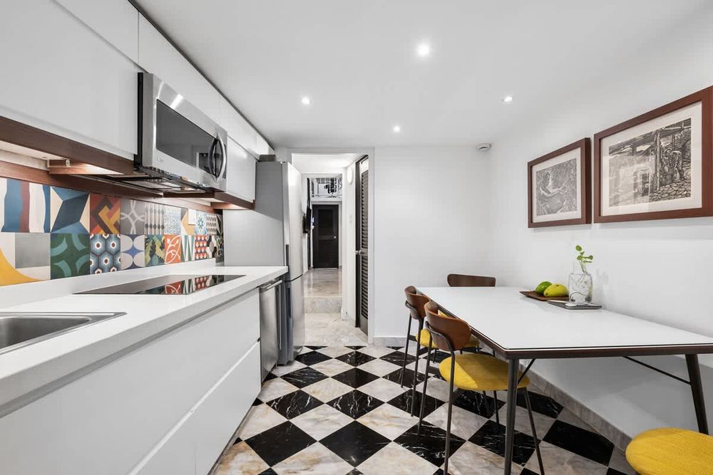 271b67bf 7381 46 n7kl3 homerunner