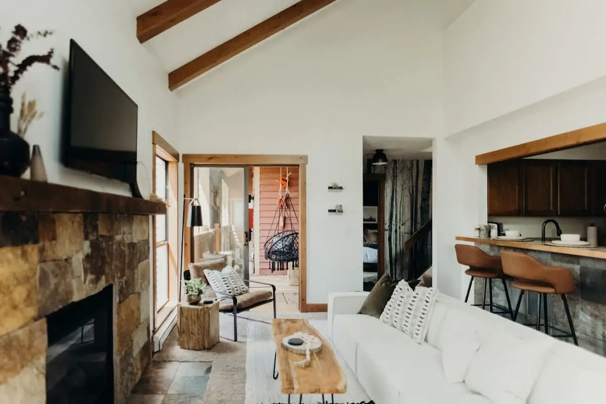 Prime Location | Luxurious Condo | Near Main St