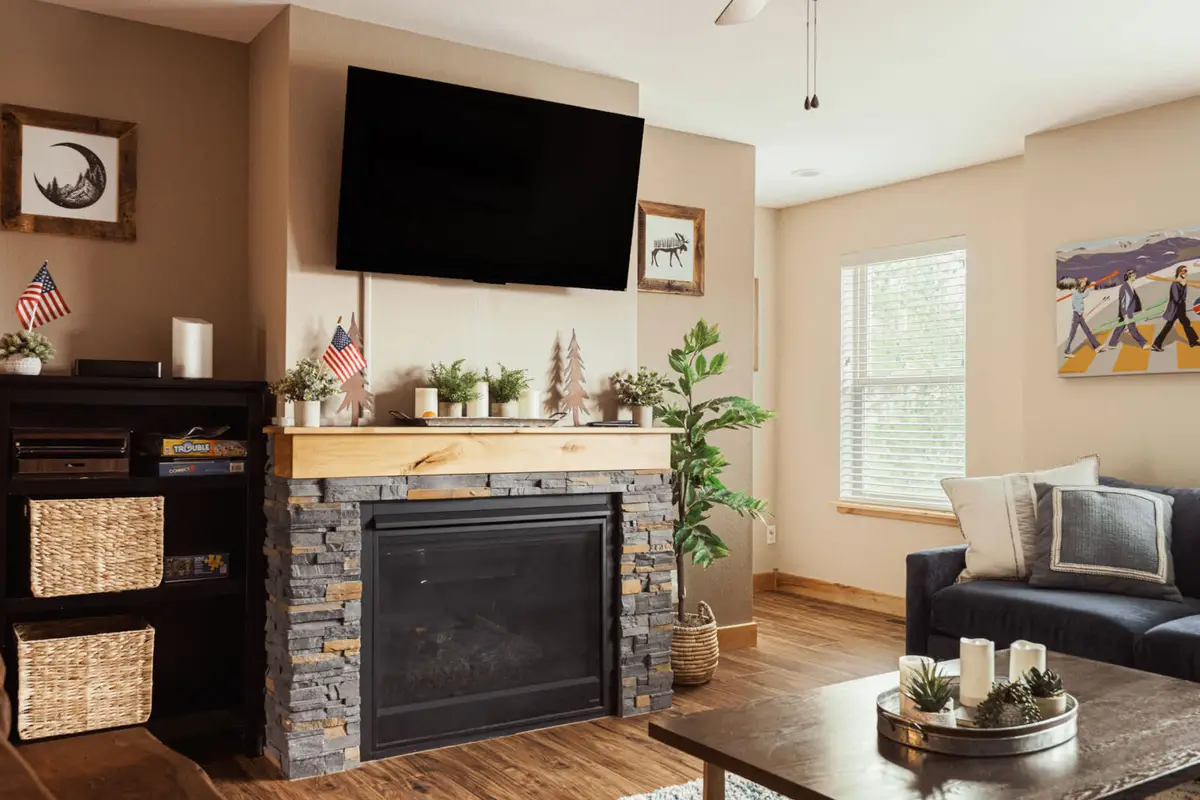 3 Bedrooms | Private Bathrooms | Rocky MTN Getaway