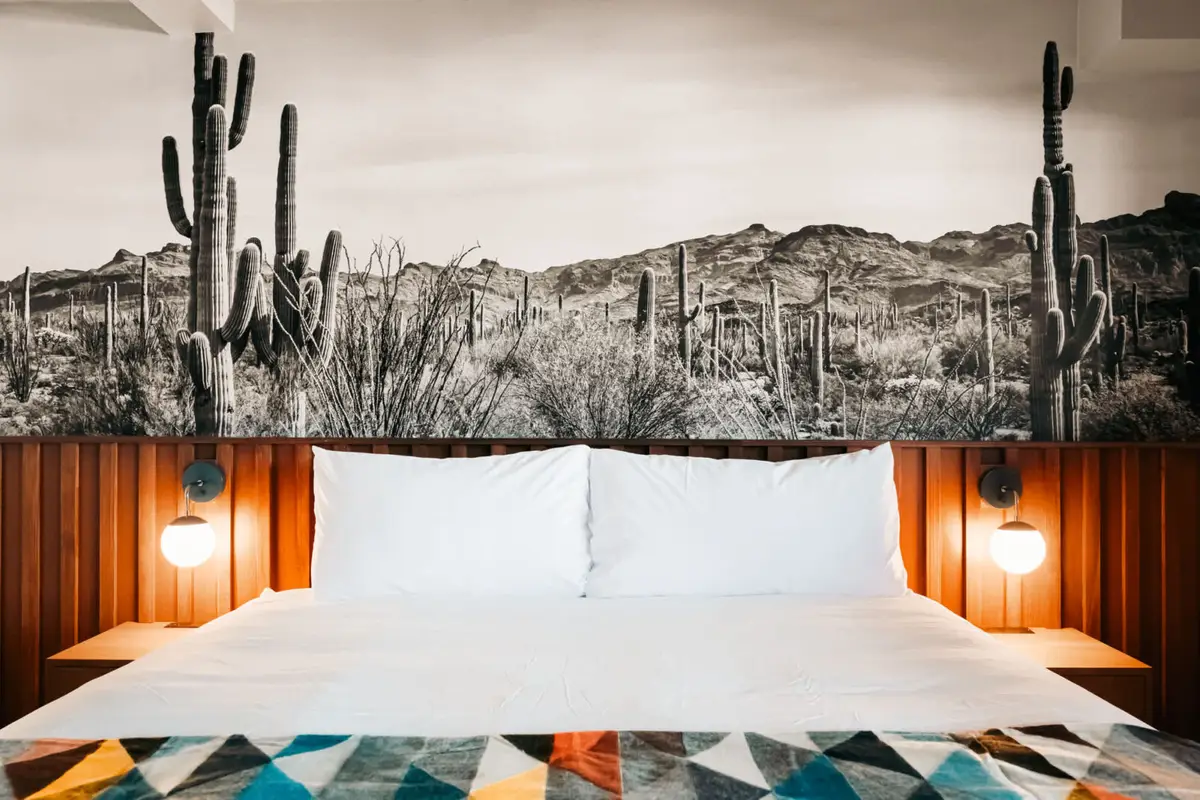 Wander the High Desert | La Vista Motel | 210
