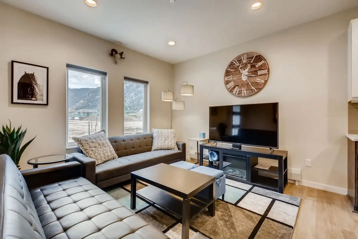 Elbert’s Escape | Sleeps 8 | Lakefront Views