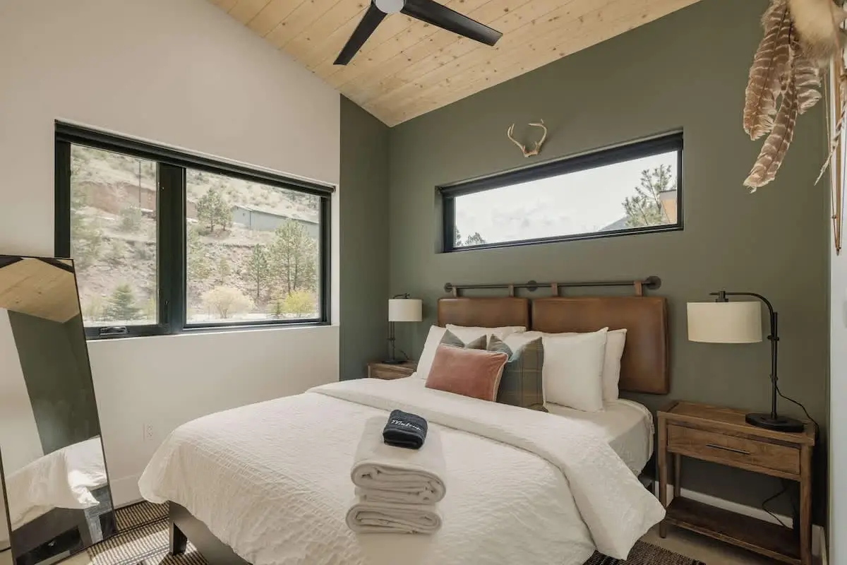 Creekside Mountain Cabin | Hot Tub | Lostfork