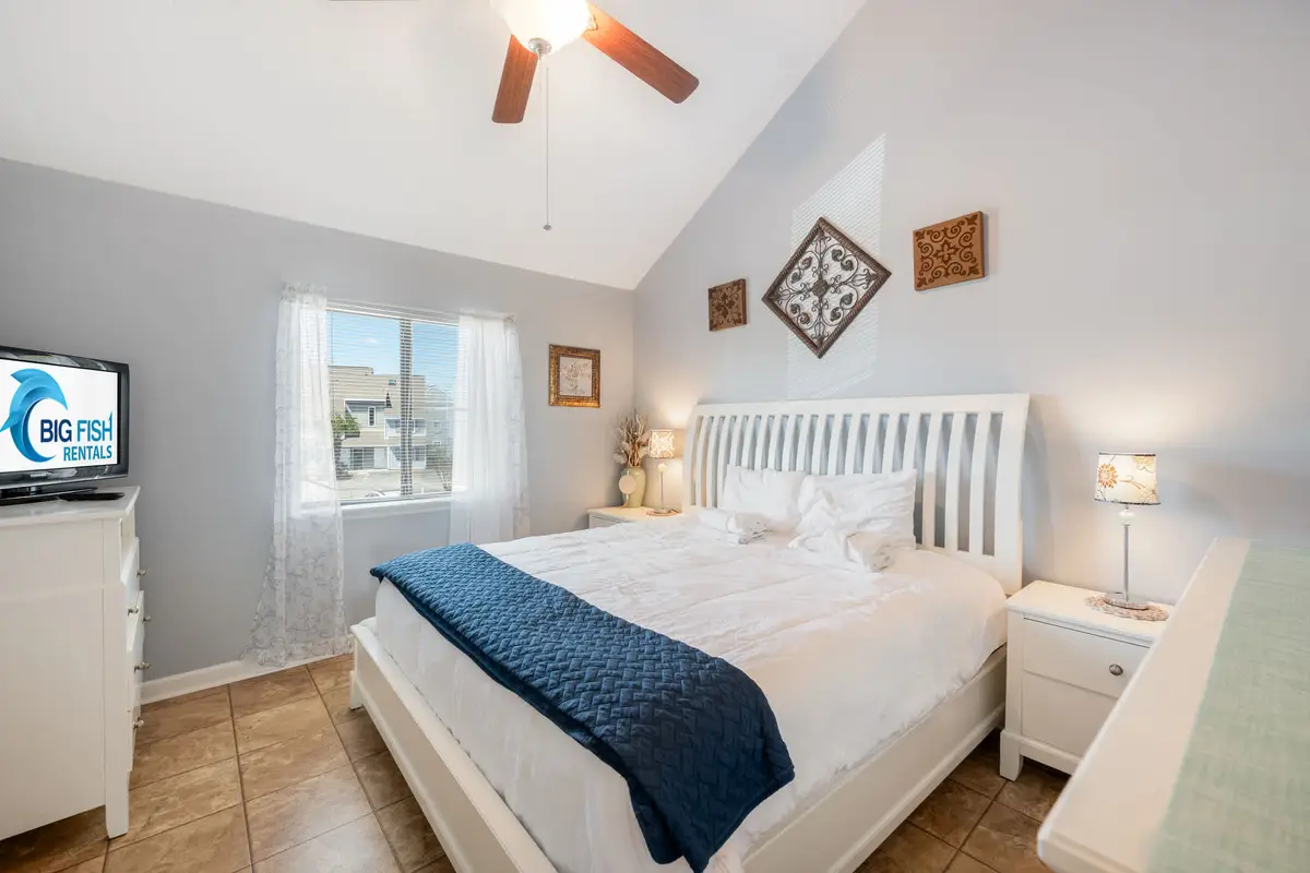 Large 2BR Private Condo, Surfside, Beautiful Decor