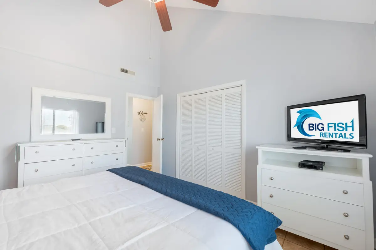 Large 2BR Private Condo, Surfside, Beautiful Decor