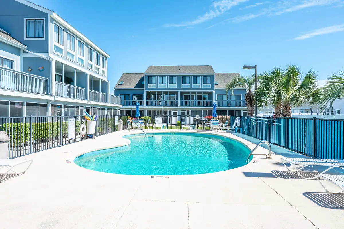 Large 2BR Private Condo, Surfside, Beautiful Decor