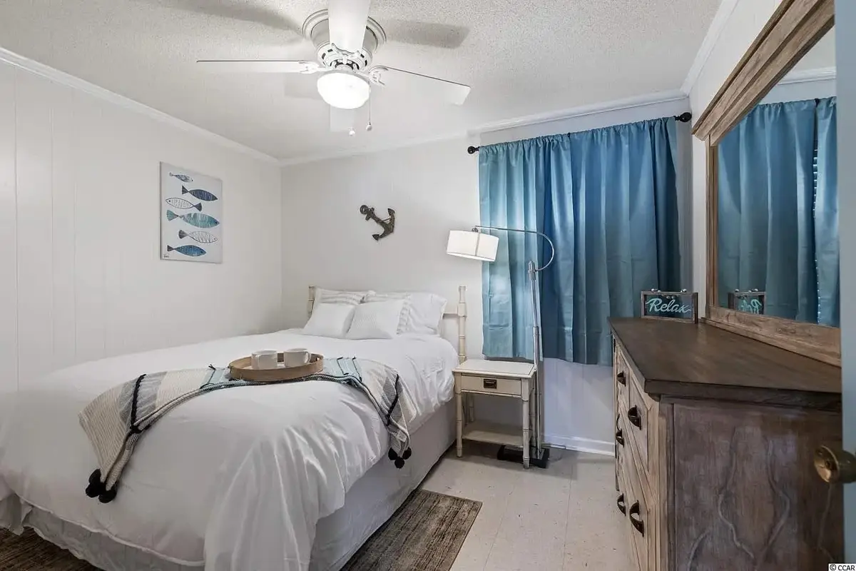 2 Bedroom Condo on Shore Drive with Pool and Beach