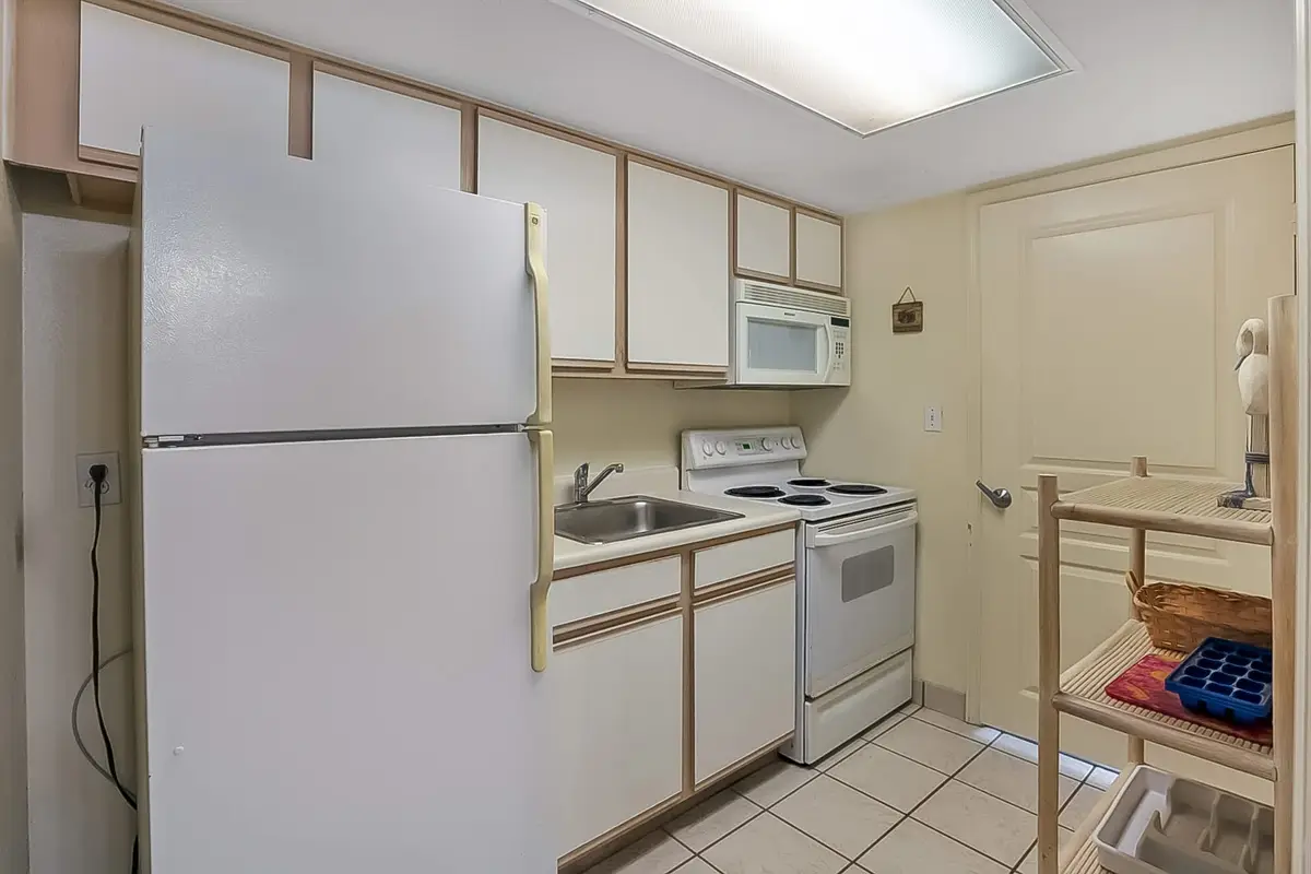 Waterfront condo with balcony & beach access