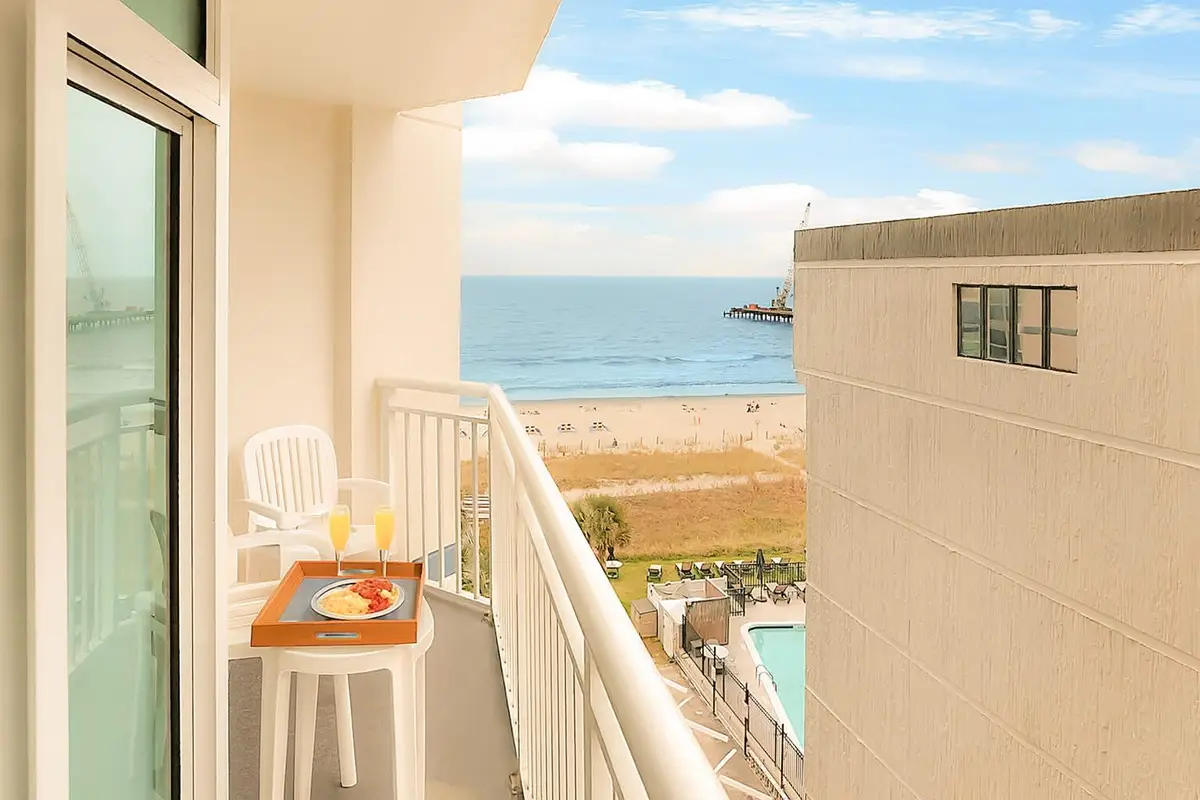 Oceanview 1BR at Carolinian, Pools, Great Location