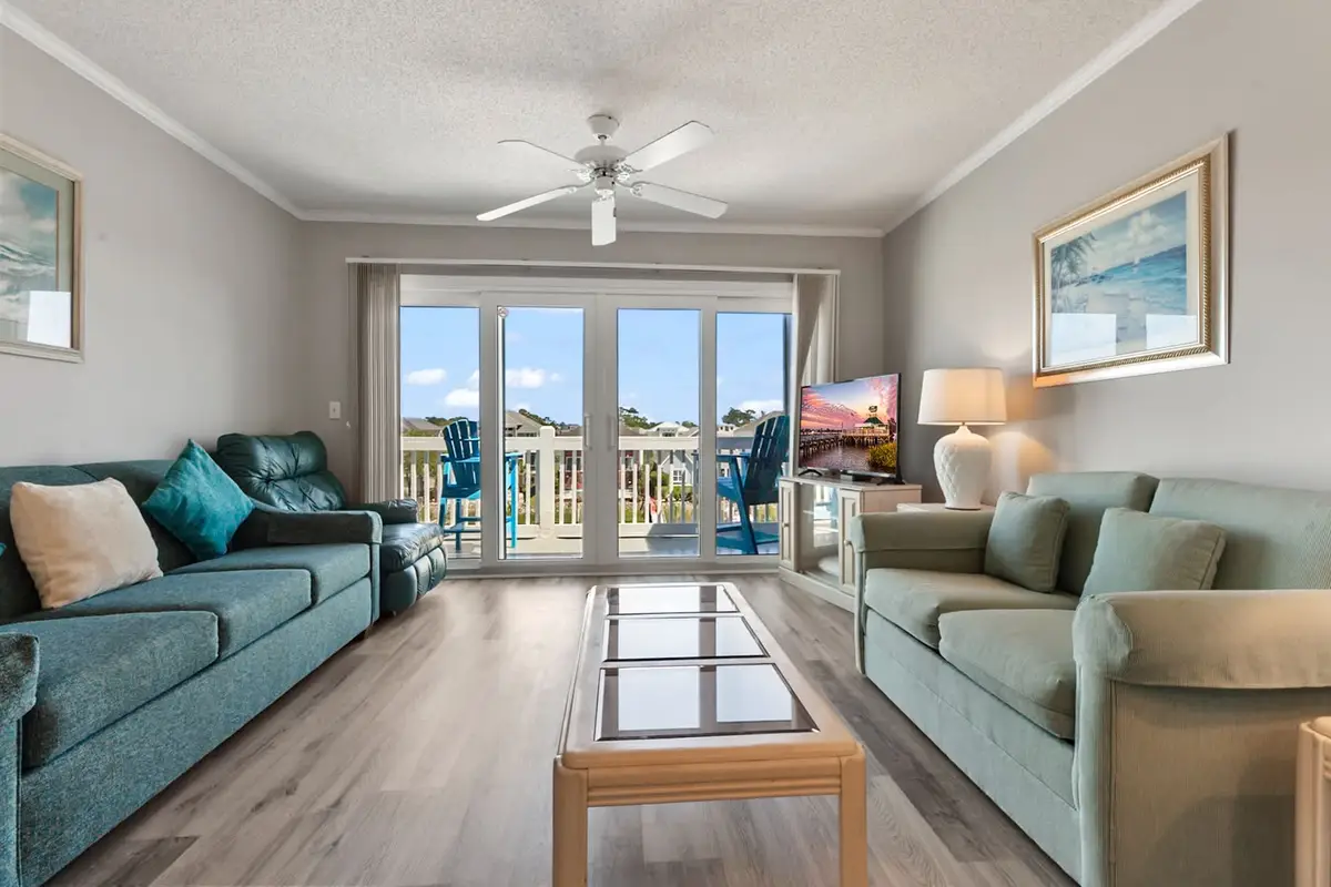 Beautiful 2BR Uniit, Relaxing Lake View