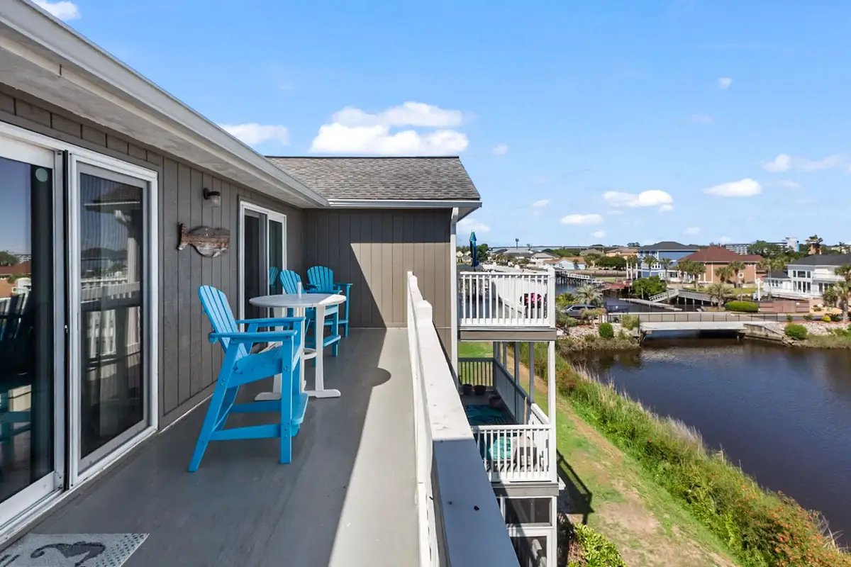 Beautiful 2BR Uniit, Relaxing Lake View