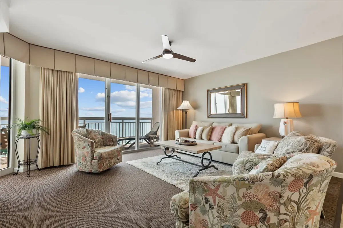 Oceanfront 3BR Condo with Indoor & Outdoor Pools