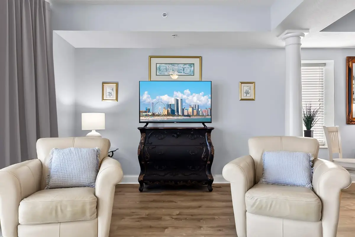 Oceanfront 5-Bedroom Condo with Resort Amenities