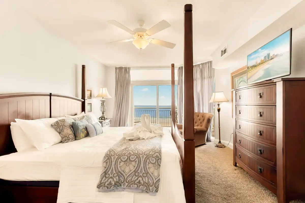 Oceanfront 5-Bedroom Condo with Resort Amenities