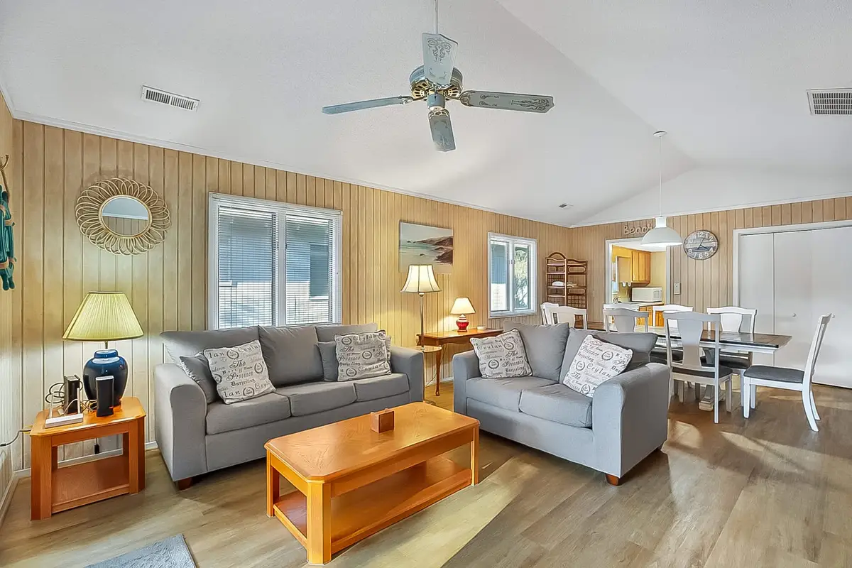 Summer Cottage 1  Coastal Comfort Near Shore Drive