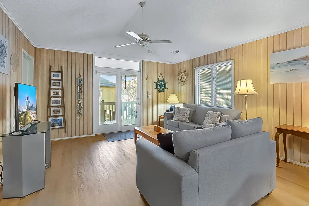 Summer Cottage 1  Coastal Comfort Near Shore Drive