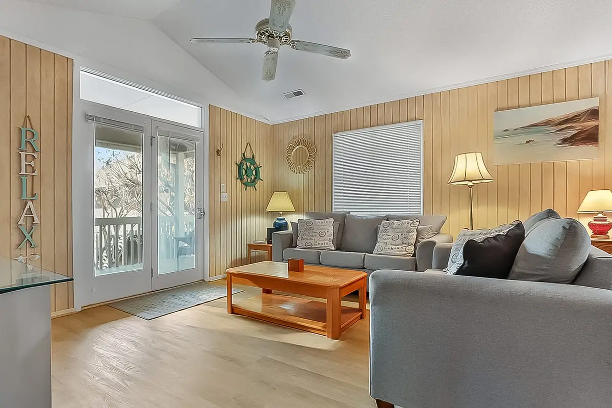 Summer Cottage 1  Coastal Comfort Near Shore Drive