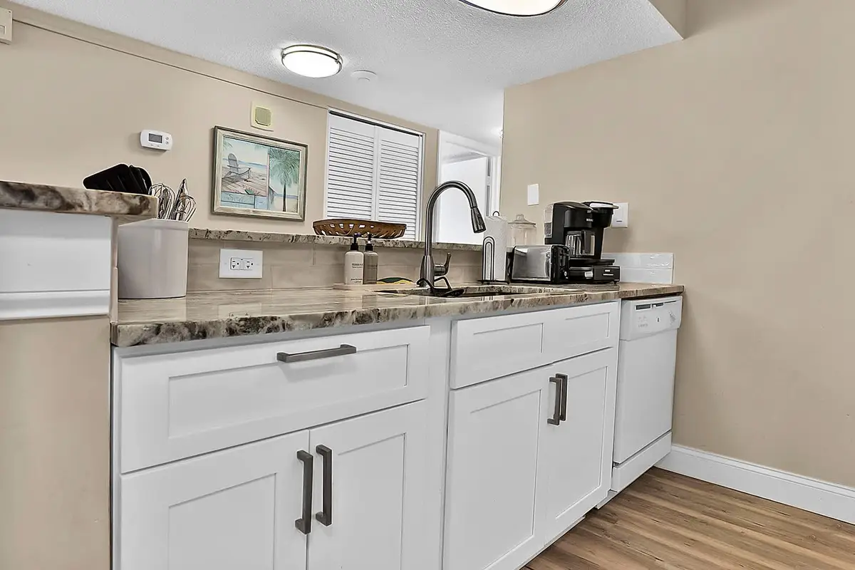 2 Bedroom Ocean Views, Pools, Sands, Ocean Annies!