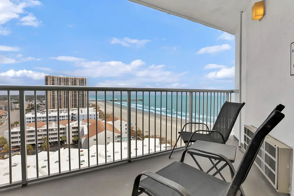 2 Bedroom Ocean Views, Pools, Sands, Ocean Annies!