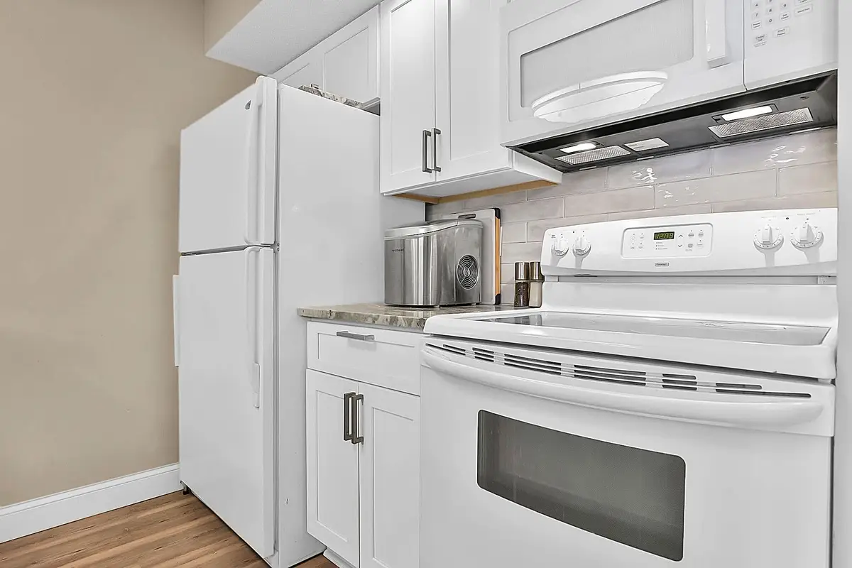 2 Bedroom Ocean Views, Pools, Sands, Ocean Annies!