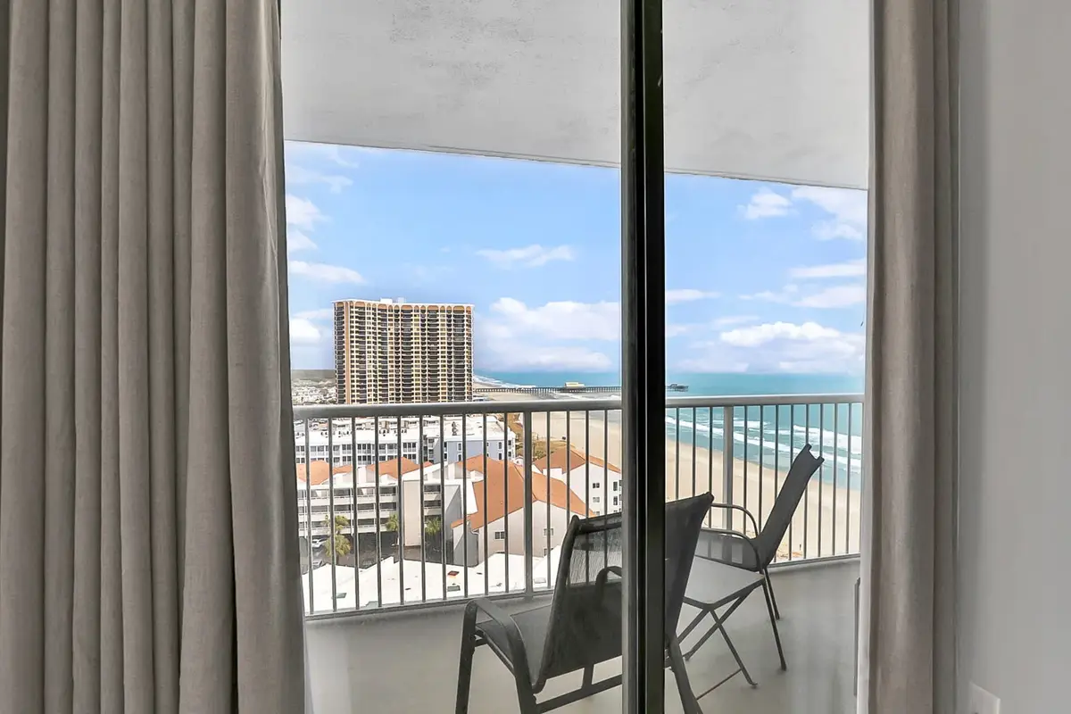 2 Bedroom Ocean Views, Pools, Sands, Ocean Annies!