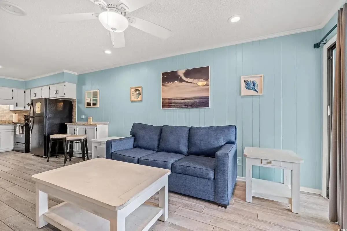 2 Bedroom Condo on Shore Drive with Pool and Beach