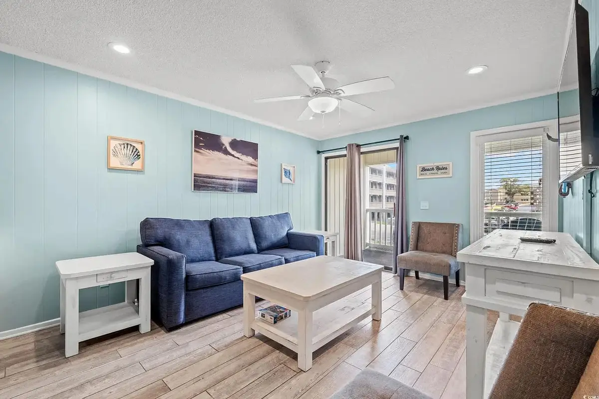 2 Bedroom Condo on Shore Drive with Pool and Beach