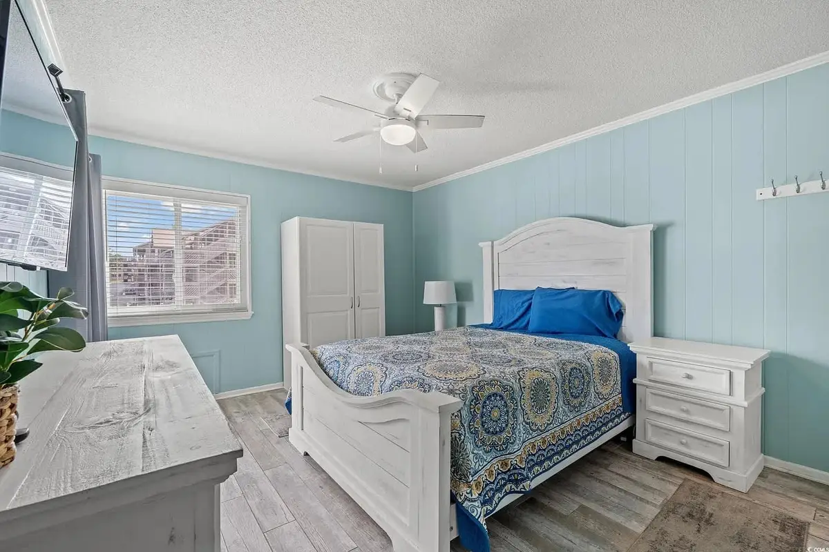 2 Bedroom Condo on Shore Drive with Pool and Beach