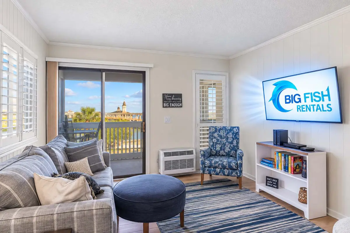 2 Bedroom Condo on Shore Drive with Pool and Beach