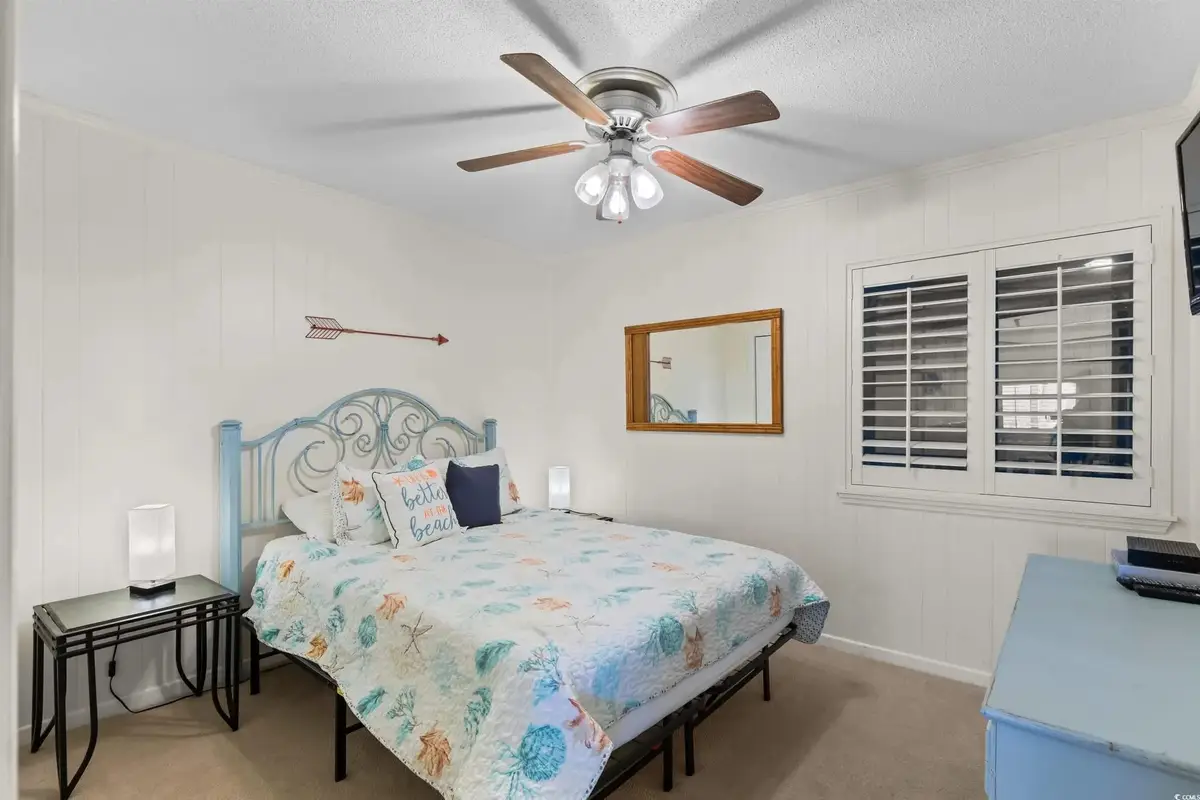 2 Bedroom Condo on Shore Drive with Pool and Beach