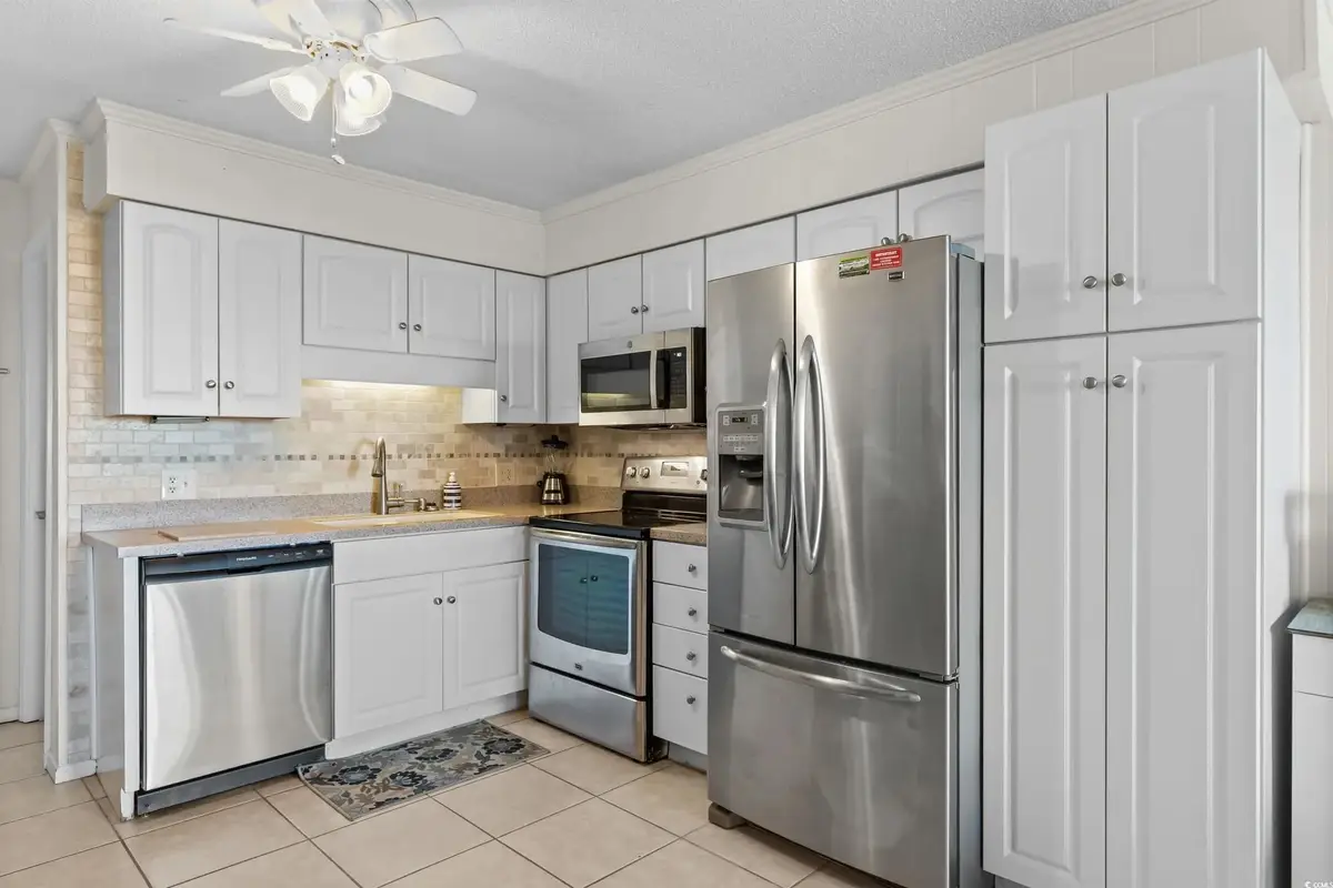 2 Bedroom Condo on Shore Drive with Pool and Beach