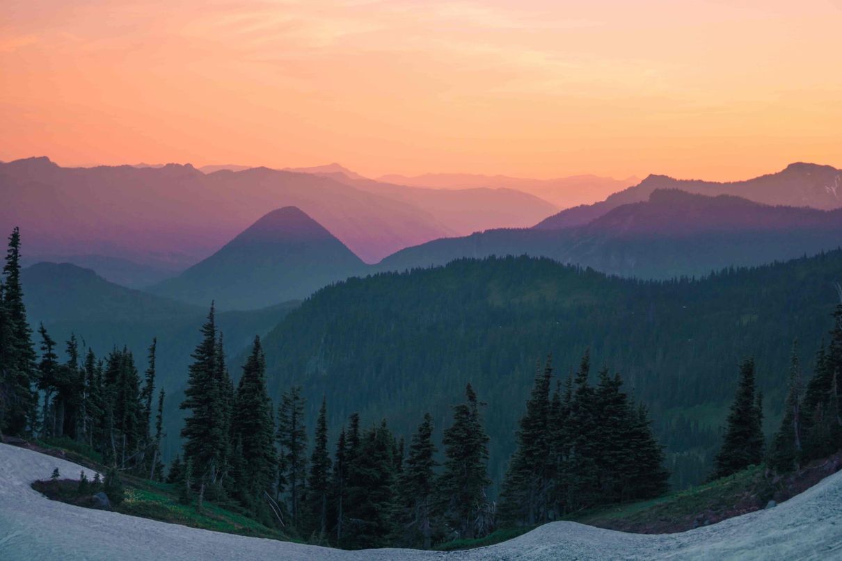 Mount Rainier covered in snow, symbolizing the beauty of winter in Seattle, perfect for exploring with our top-rated vacation rentals.