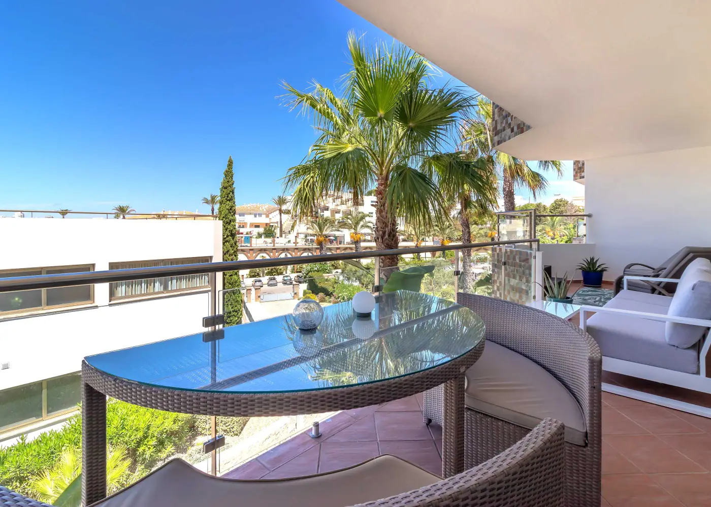 Premier nº 36 - Modern Two Bedroom Apartment with Extra Large Balcony Main Image