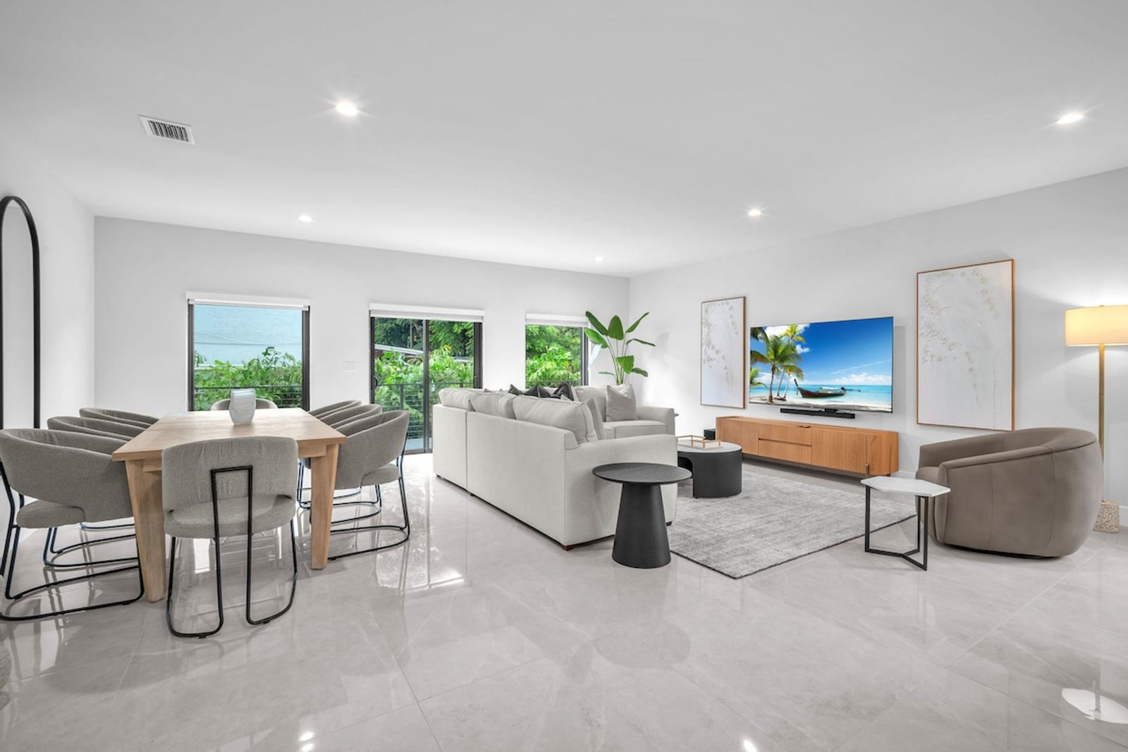 Casa Bella l Sleeps 10 l Near Freedom Park & MIA