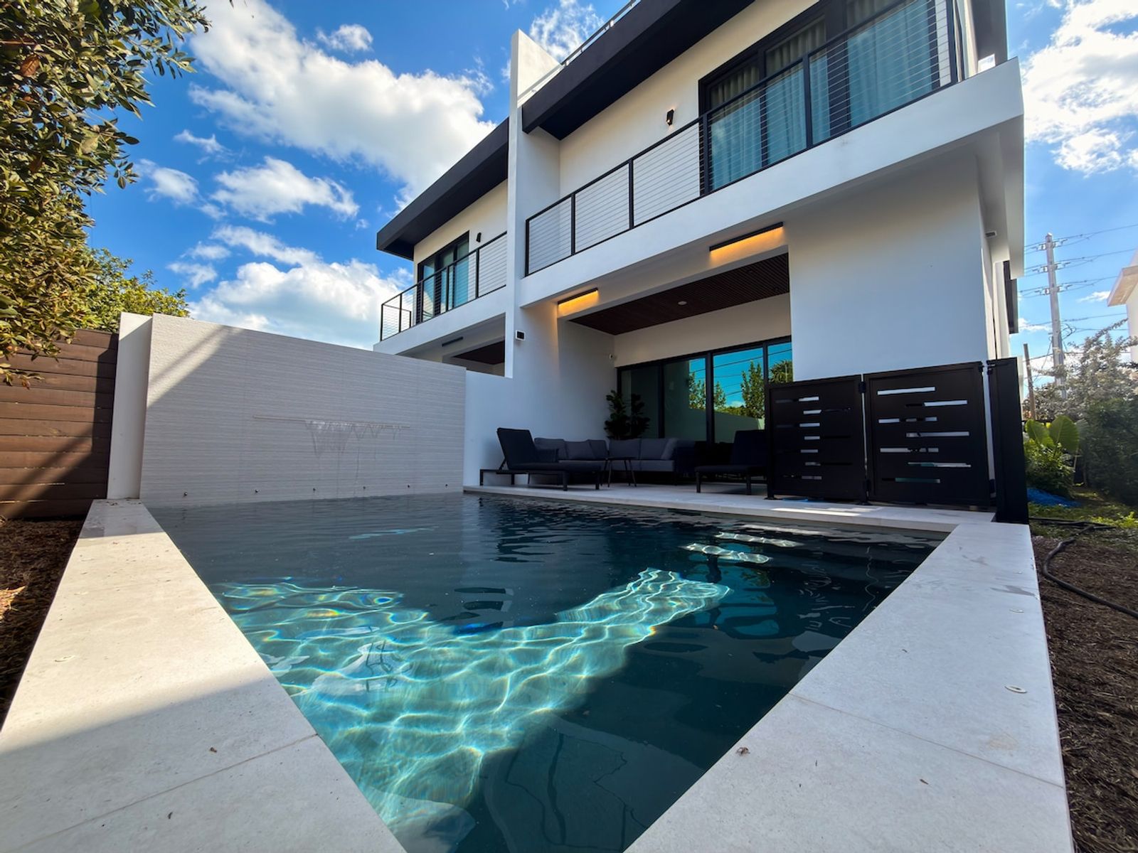 Miura New Modern Miami | Luxury Villa  4BR 10PPL