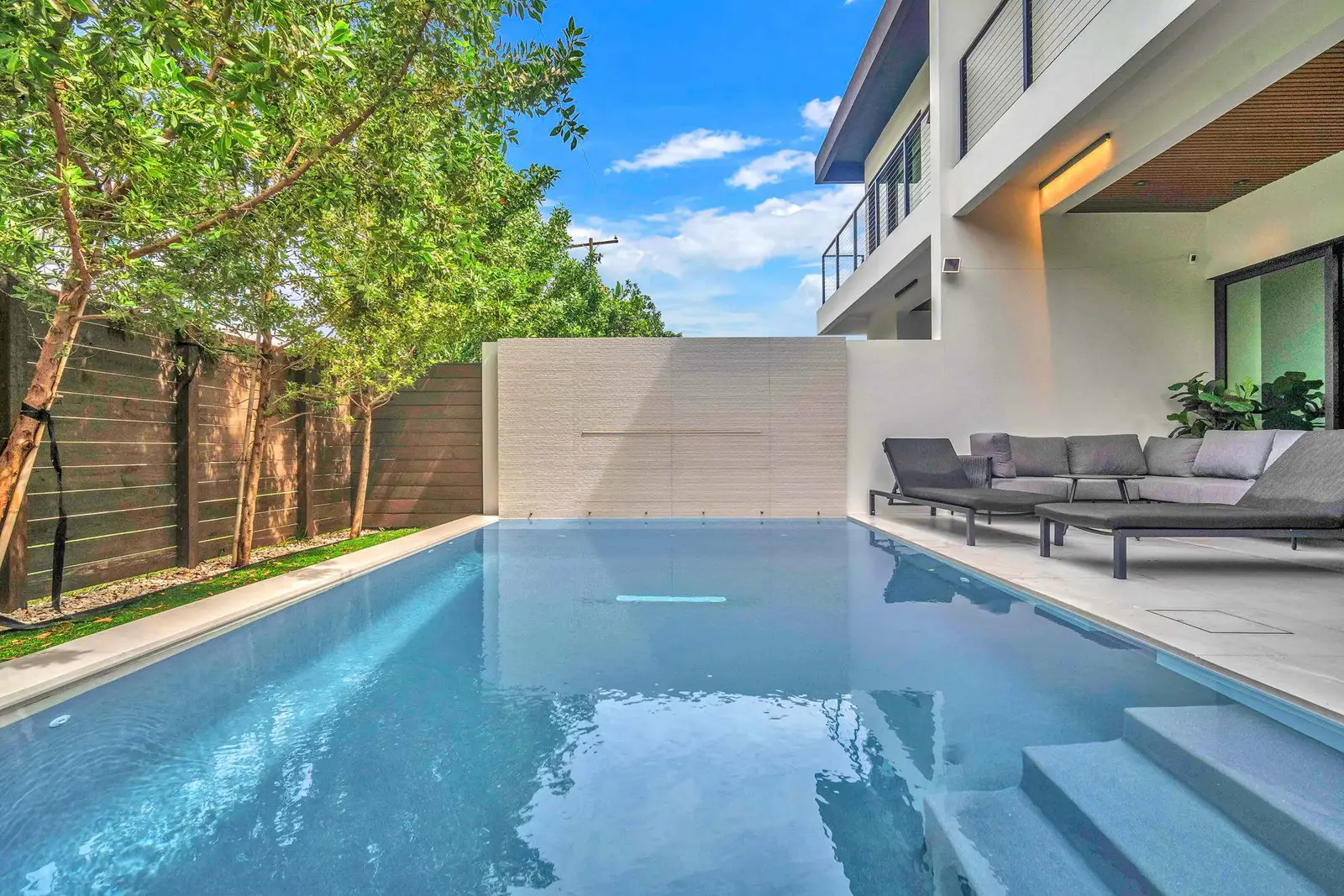 Miura New Modern Miami | Luxury Villa  4BR 10PPL