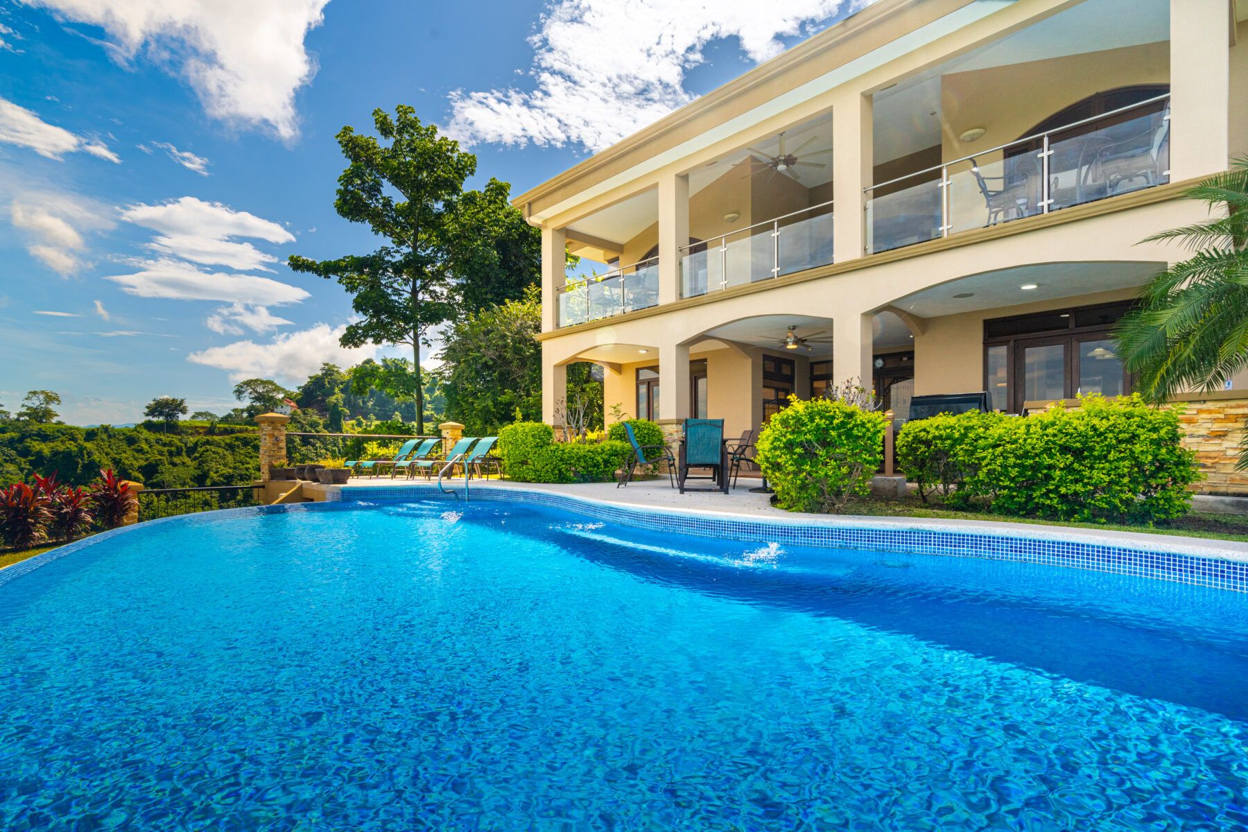 1 hr SJO Airport. Ocean views. Gated. Beachclub Main Image