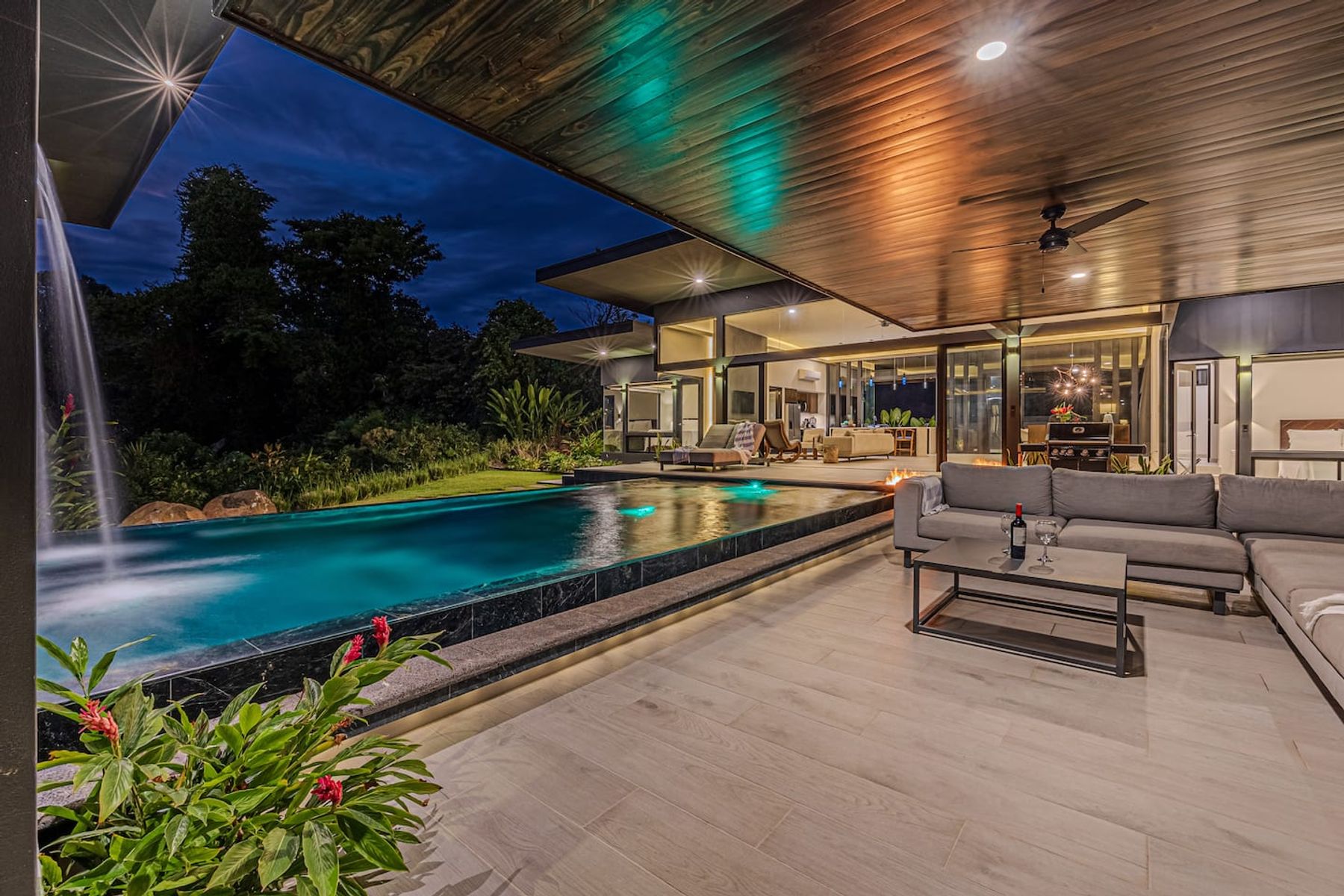 Villa Tres Vistas Luxury Home Main Image
