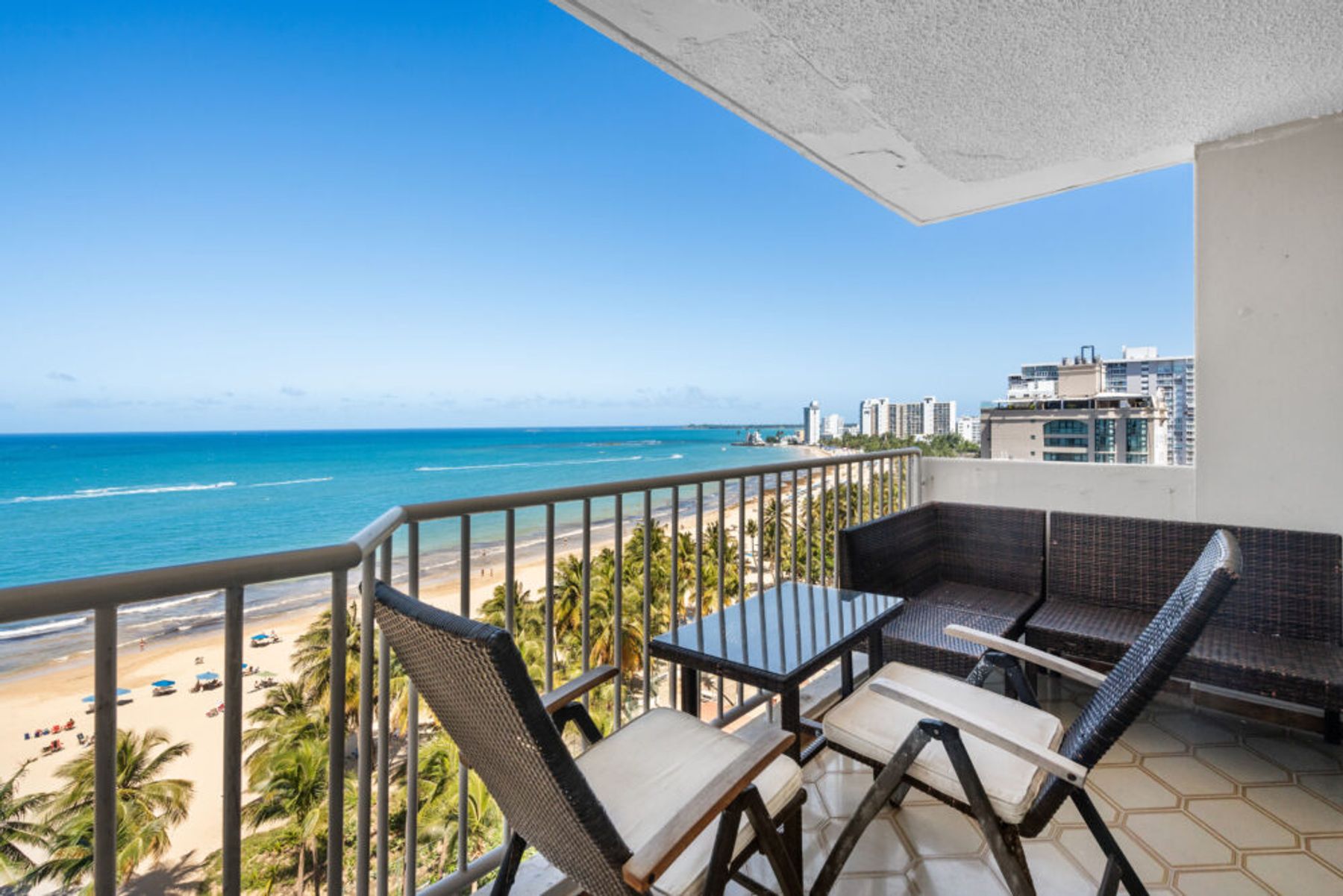 Beachfront Rental | Isla Verde Main Image