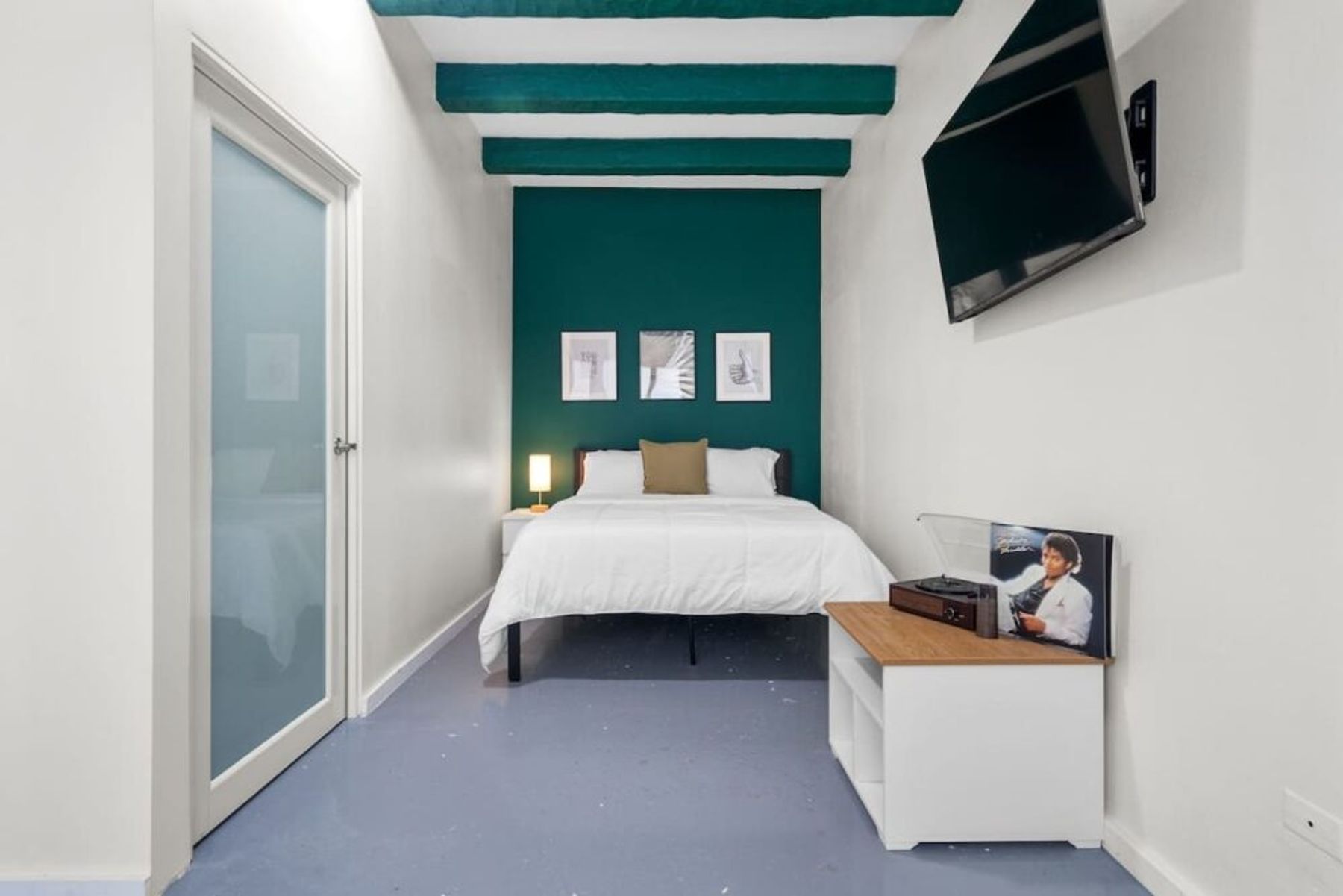 condado103p-bl Main Image